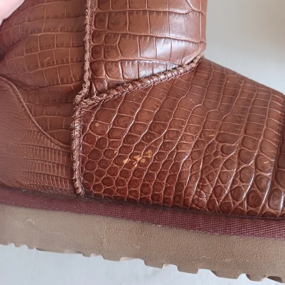 UGG Women's 5 Classic Short Crocodile Embossed Red/Brown Leather Boots