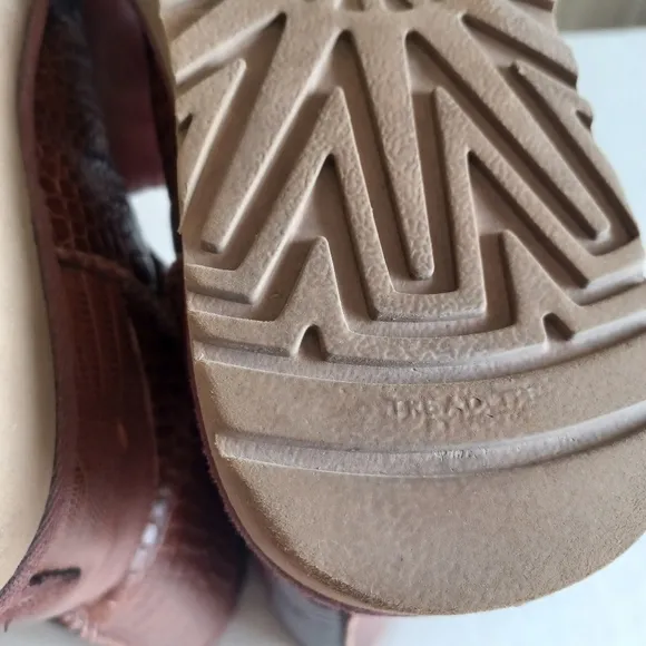 UGG Women's 5 Classic Short Crocodile Embossed Red/Brown Leather Boots