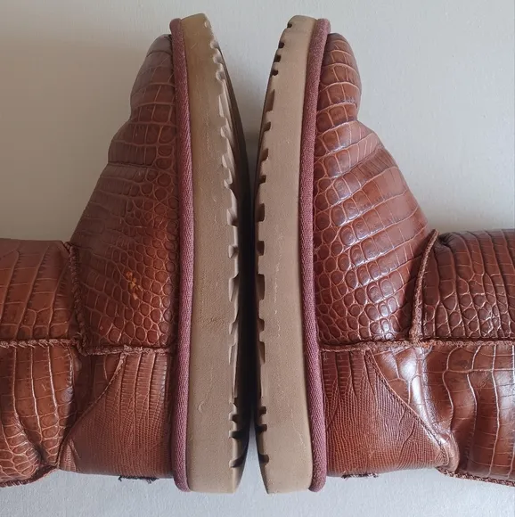 UGG Women's 5 Classic Short Crocodile Embossed Red/Brown Leather Boots