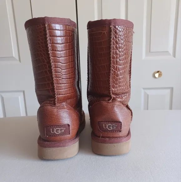 UGG Women's 5 Classic Short Crocodile Embossed Red/Brown Leather Boots