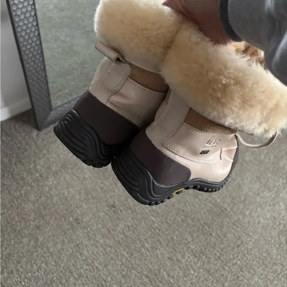 UGG Women's Beige and Brown Winter Boots