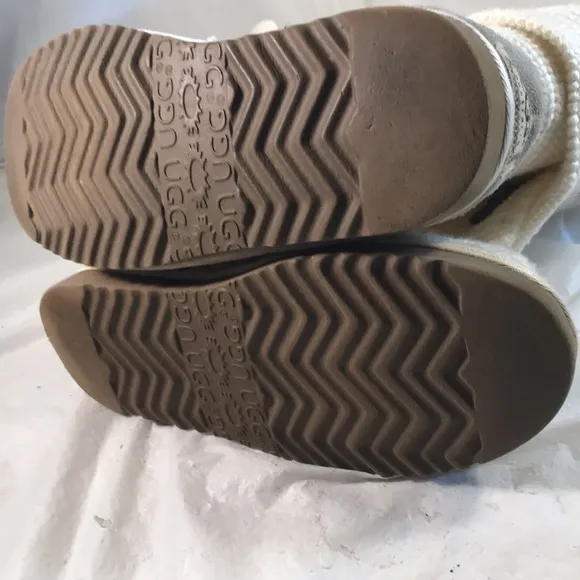 UGG Women’s Classic Cardy Cream Knit Adjustable Winter Shearling Insole Boots
