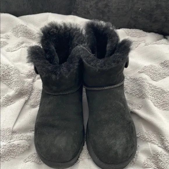 UGG Women's Mini Bailey Button Boot Black Shearling Boots Size 7