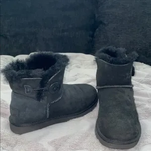 UGG Women's Mini Bailey Button Boot Black Shearling Boots Size 7