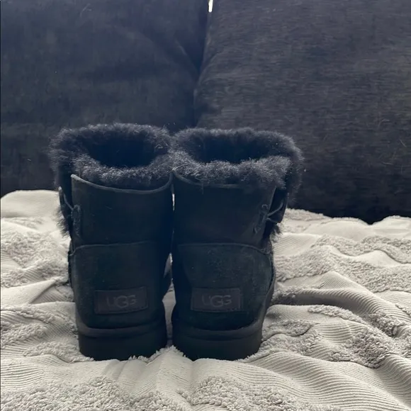 UGG Women's Mini Bailey Button Boot Black Shearling Boots Size 7