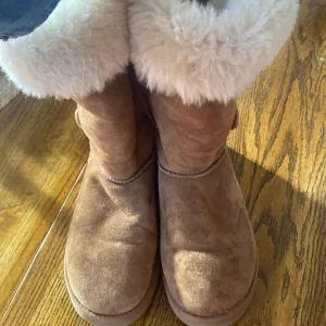 Ugh Brown Tan Boots