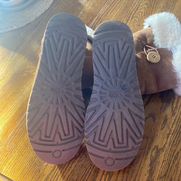 Ugh Brown Tan Boots