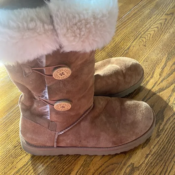 Ugh Brown Tan Boots