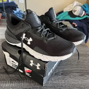 Under Armour Charged Maven Trail Mens Shoes 8 Trek Low‎ Black Hiking Running