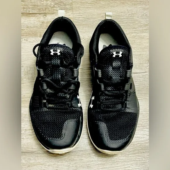 UNDER ARMOUR COMMIT TRAINING CHARGED SHOES SIZE 9 BLACK