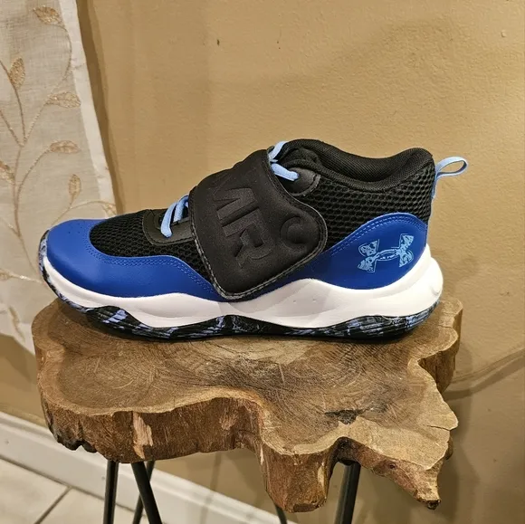 Under Armour Kids' Blue Basketball Sneakers