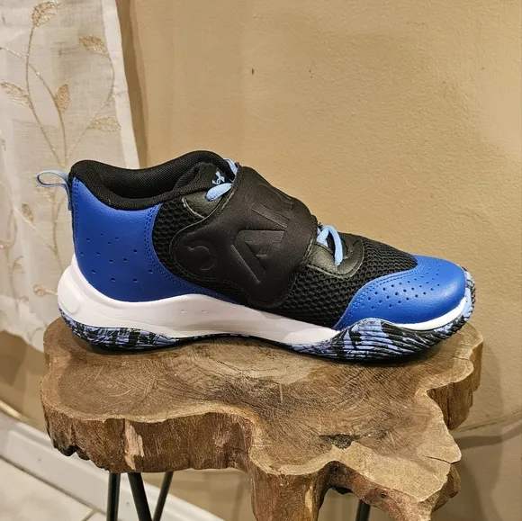 Under Armour Kids' Blue Basketball Sneakers