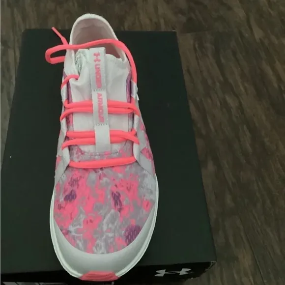 UNDER ARMOUR sneakers