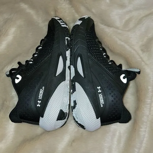 UNDER ARMOUR BLACK HOVR BREAKTHROUGH BASKETBALL SHOES, SIZE 5 - NEW!