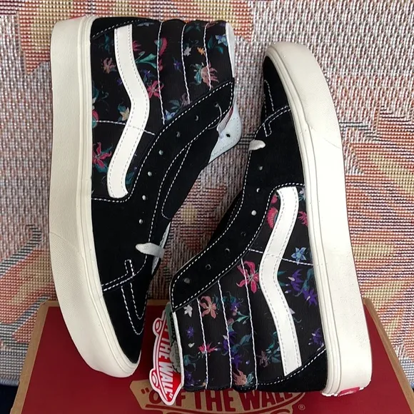 Vans Comfycush Sk8-HiFatal Floral BlackVNOA7TNOBLKMen’s sneakers -