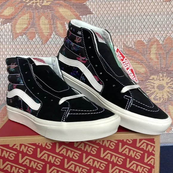 Vans Comfycush Sk8-HiFatal Floral BlackVNOA7TNOBLKMen’s sneakers -