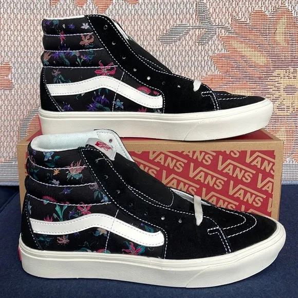 Vans Comfycush Sk8-HiFatal Floral BlackVNOA7TNOBLKMen’s sneakers -