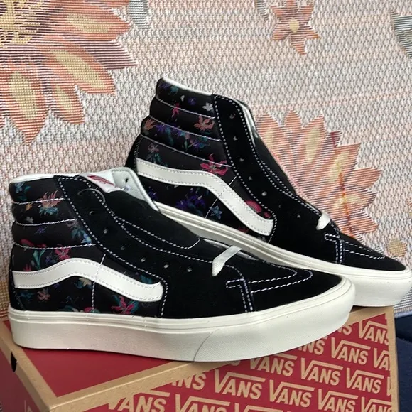 Vans Comfycush Sk8-HiFatal Floral BlackVNOA7TNOBLKMen’s sneakers -