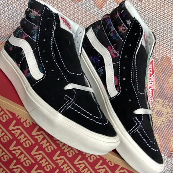 Vans Comfycush Sk8-HiFatal Floral BlackVNOA7TNOBLKMen’s sneakers -