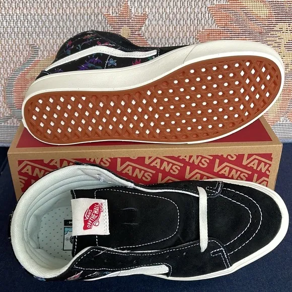 Vans Comfycush Sk8-HiFatal Floral BlackVNOA7TNOBLKMen’s sneakers -
