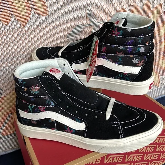 Vans Comfycush Sk8-HiFatal Floral BlackVNOA7TNOBLKMen’s sneakers -