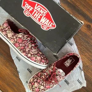 VANS FLORAL SNEAKERS
