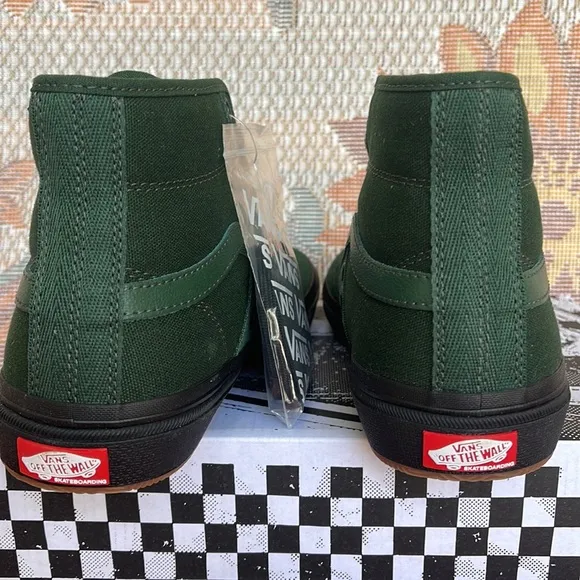 Vans Men’s Crockett HighDark Green/BlackVN0A5JIG3MZsneakers