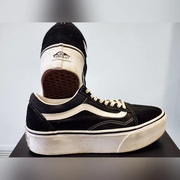 VANS | Old Skool Black &amp; White Sneakers | Mens 6.5/Womens 8/EUR 38.5