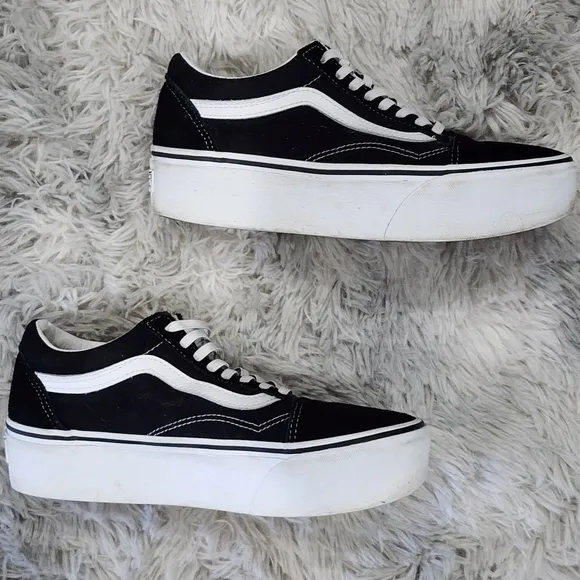 VANS | Old Skool Black &amp; White Sneakers | Mens 6.5/Womens 8/EUR 38.5