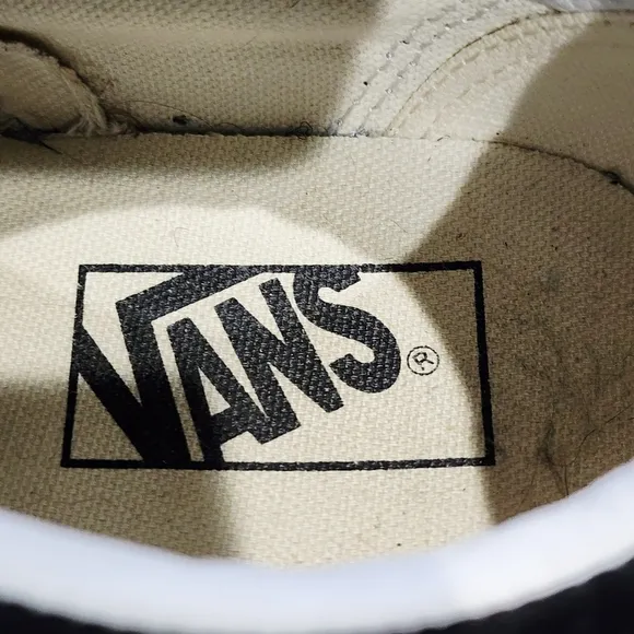 VANS | Old Skool Black &amp; White Sneakers | Mens 6.5/Womens 8/EUR 38.5