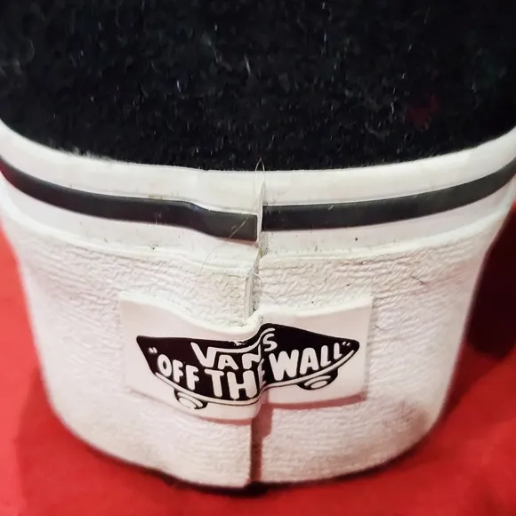 VANS | Old Skool Black &amp; White Sneakers | Mens 6.5/Womens 8/EUR 38.5