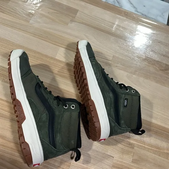 Vans Ultrarange Exo Hi MTE-1 shoes sneakers all weather women’s 7 men’s 5.5 new