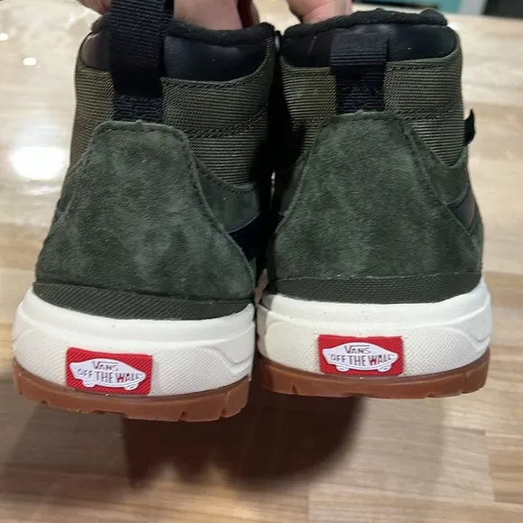 Vans Ultrarange Exo Hi MTE-1 shoes sneakers all weather women’s 7 men’s 5.5 new