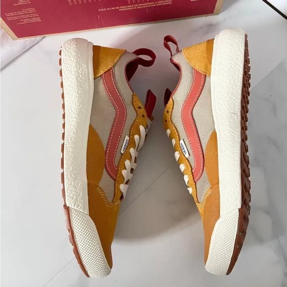 VANS Ultrarange Exo Shoes Women 8.0 US Mens 6.5 US