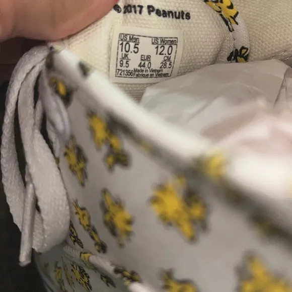VANS x Peanuts Woodstock Size 10.5 Mens Bone/ Yellow Print Canvas Sneakers