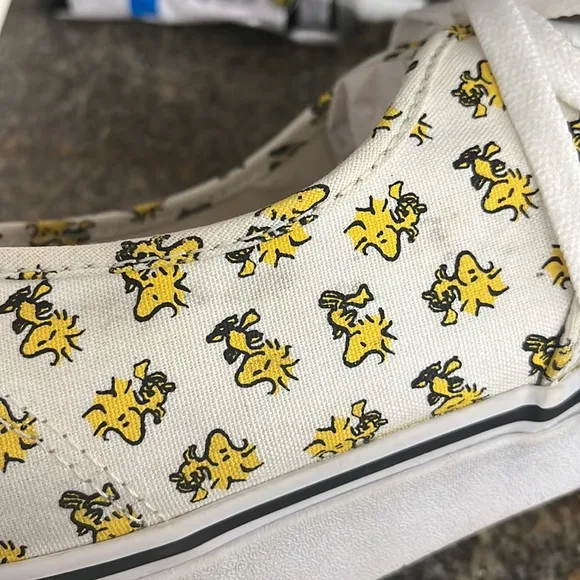 VANS x Peanuts Woodstock Size 10.5 Mens Bone/ Yellow Print Canvas Sneakers