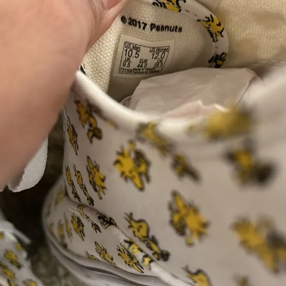 VANS x Peanuts Woodstock Size 10.5 Mens Bone/ Yellow Print Canvas Sneakers