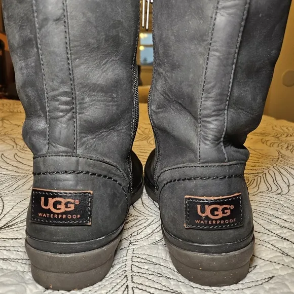 VGUC UGG Elsa Waterproof Lace Black Boots Sherpa Lined Sz 7.5
