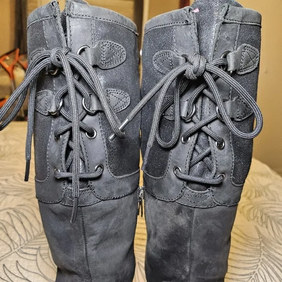 VGUC UGG Elsa Waterproof Lace Black Boots Sherpa Lined Sz 7.5