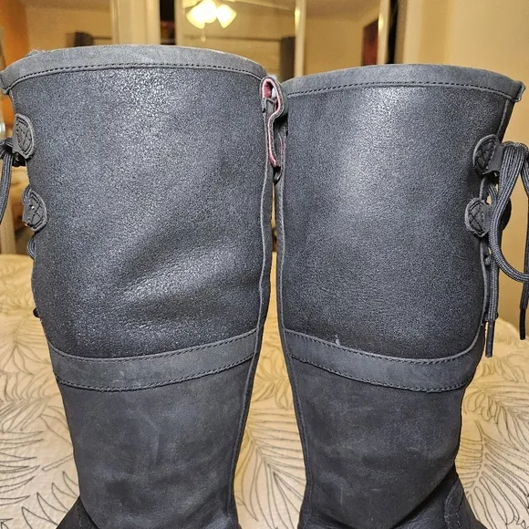 VGUC UGG Elsa Waterproof Lace Black Boots Sherpa Lined Sz 7.5