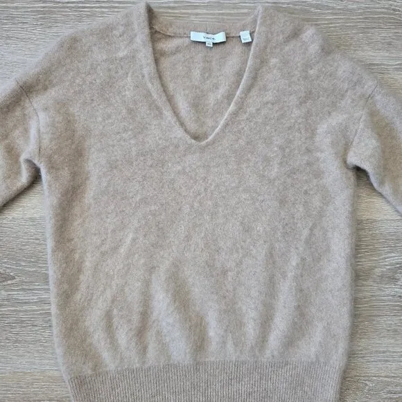 Vince 100% Cashmere V-Neck Pullover Sweater – XXS – New Without Tags