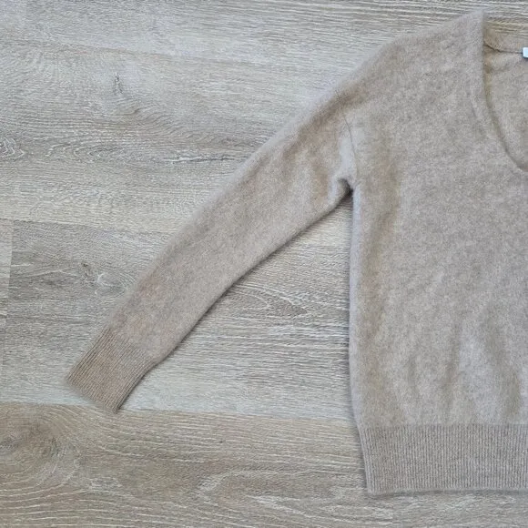 Vince 100% Cashmere V-Neck Pullover Sweater – XXS – New Without Tags