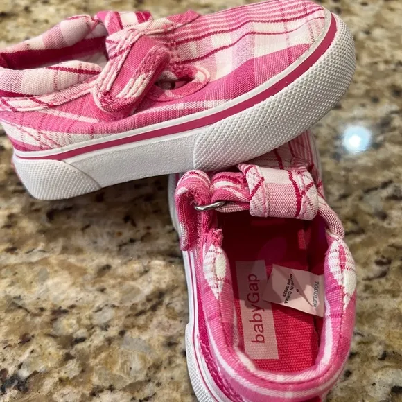 VINTAGE BABY GAP CANVAS sneakers Toddler size 6