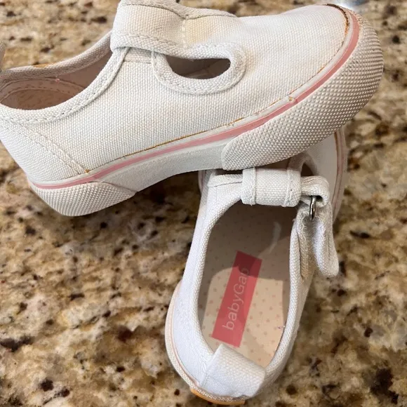VINTAGE BABY GAP CANVAS sneakers Toddler size 6