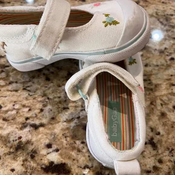 VINTAGE BABY GAP CANVAS sneakers Toddler size 6