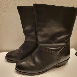 Vintage Blondo Sherpa Lined Leather Boots