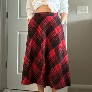 Vintage Wool Blend Plaid Midi Skirt – Red &amp; Black