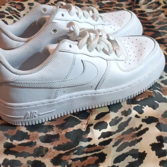 !!White Nike Air Force 1 Size 4.5Y