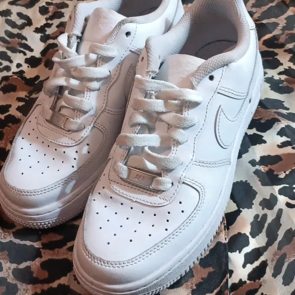 !!White Nike Air Force 1 Size 4.5Y