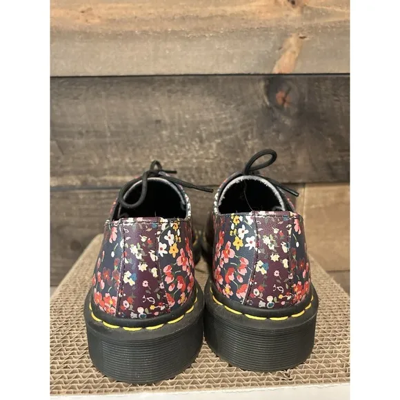 Women's Doc Martens Size 6 with Painted Flower's EUC AW004